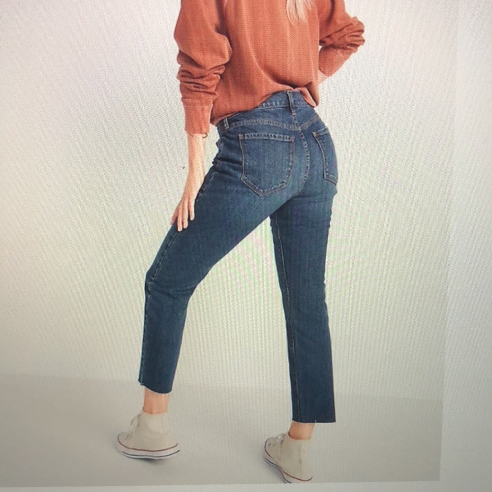 Mid-rise boyfriend straight cut off jeans